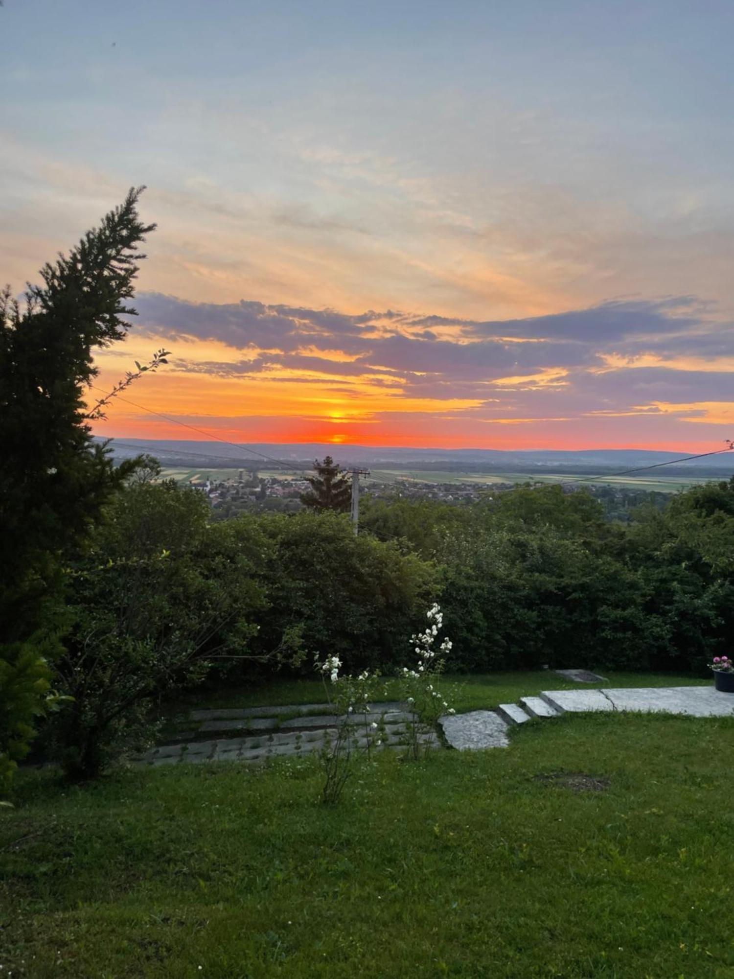Panorama Nyaralo Villa Tahitotfalu Ngoại thất bức ảnh